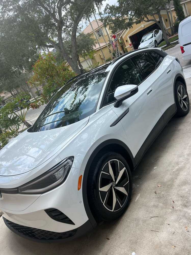 Detailed white Volkswagen SUV with a glossy finish